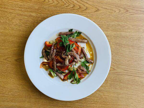 Изюм - Салат Аррива со свининой