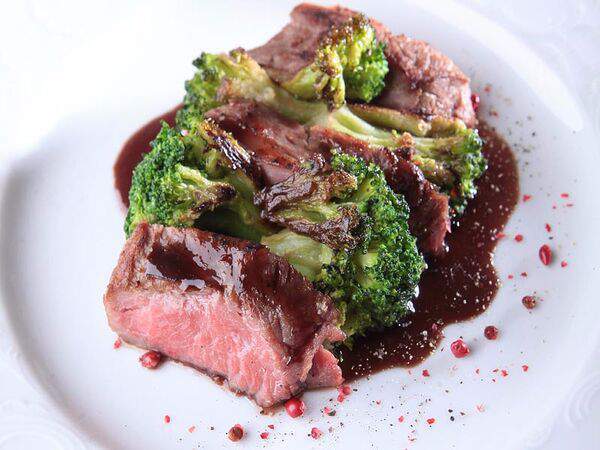 Rose Cafe - Говядина Демиглас с брокколи