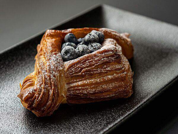 Два веселых гуся - Даниш с голубикой и кремом патисьер