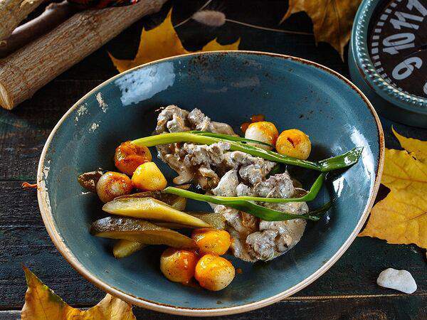 Дикая утка - Бефстроганов с картошечкой и соленым огурцом