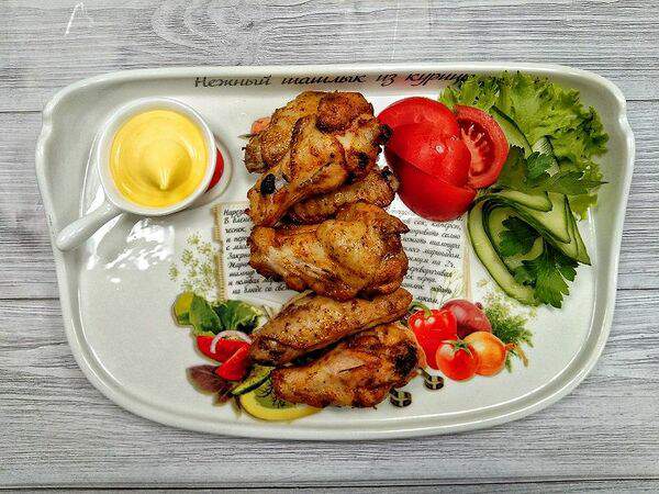 Lounge bar - Куриные крылышки Оригинальные с сырным соусом