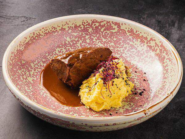 Сказка Skazka Печь & Гриль - Томленые говяжьи щечки в печи