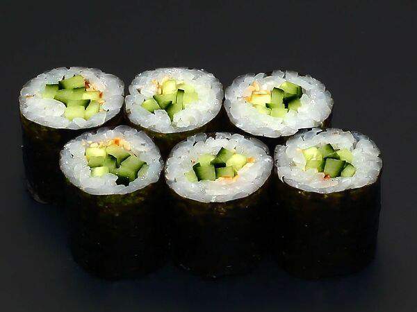 Total Sushi - Мини-ролл с огурцом