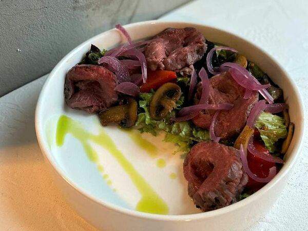 Ресторан 101 - Салат с говядиной