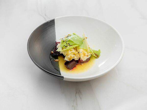 Воронка кофе и вино - Печеная свекла с сыром Тет Де Муан