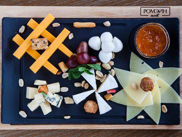 Ромэйн meat - Сырная тарелка
