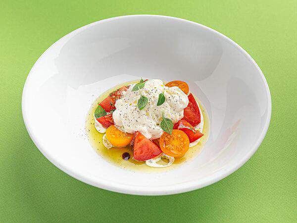 Osteria Mario - Салат Капрезе с сыром страчателла