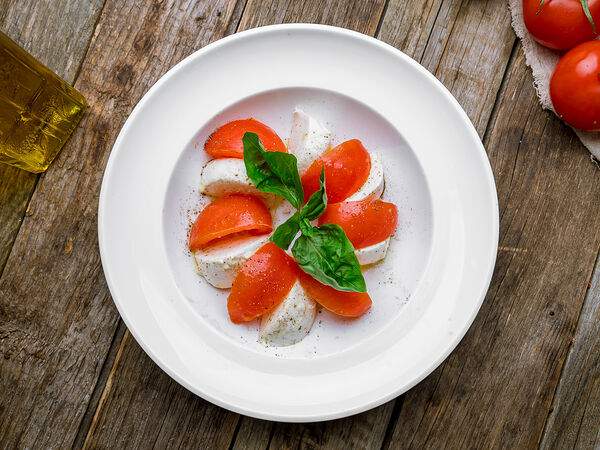 Pasta Cup and Pizza - Салат Капрезе