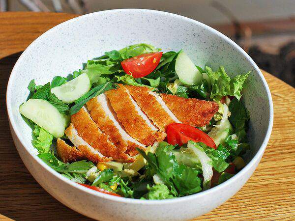 Zoom cafe - С хрустящей курицей, овощами и огуречной заправкой