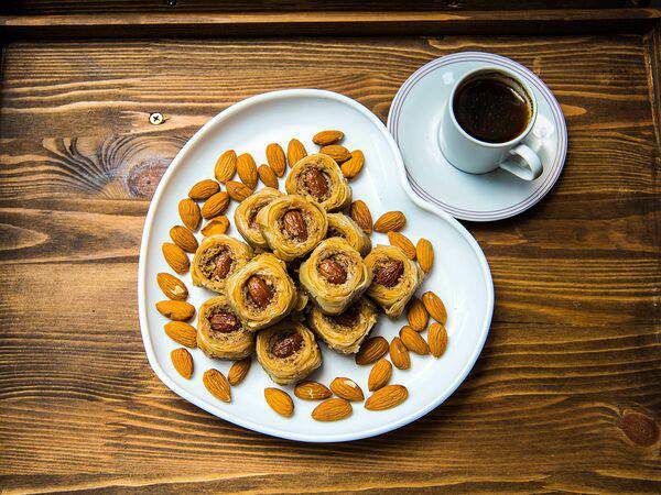 Восточная выпечка - Пахлава Куш Гёзи с грецким орехом в начинке и миндалем