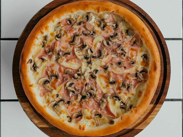 Футурист. Bar & Kitchen - Пицца Капричёза бьянка