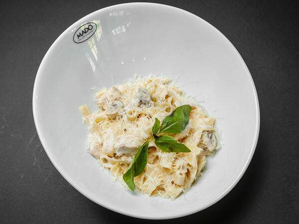 Mado - Паста Альфредо с курицей