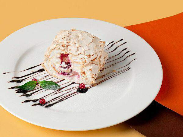 Ирис - Меренговый рулет с вишней