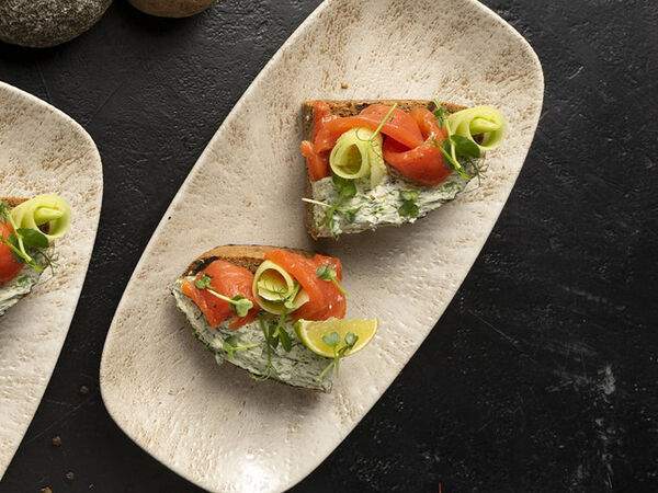 Golden Coffee - Брускетта с лососем