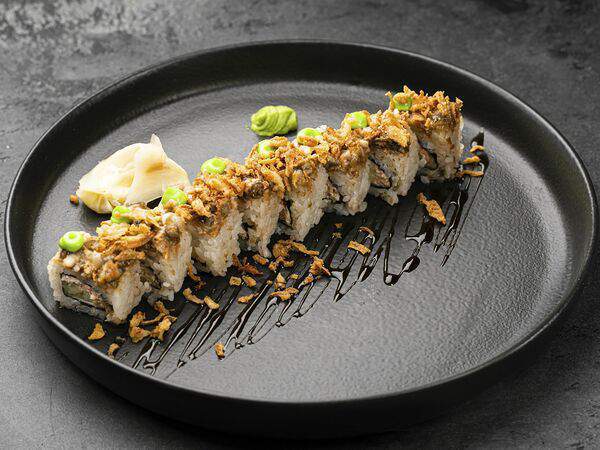 Domo izakaya bar - Ролл с угрем, крабом и кранч луком