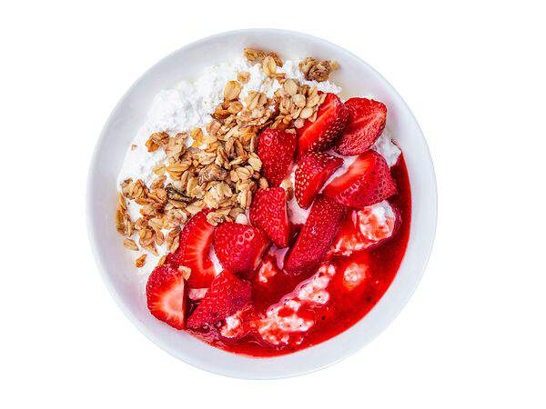 Мандарин - Фермерский творог со свежей клубникой, гранолой и ягодным соусом