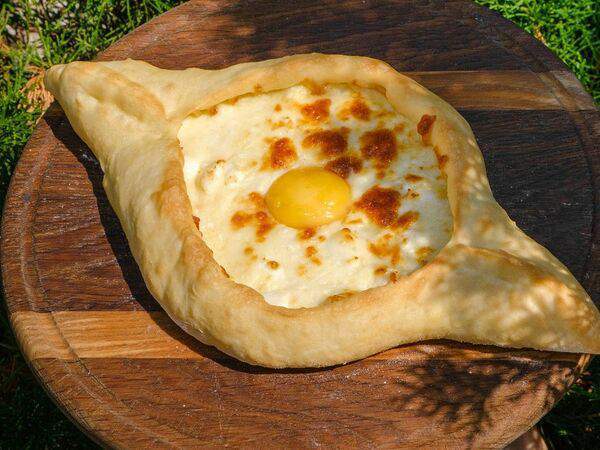 La Famiglia - Хачапури по-аджарски