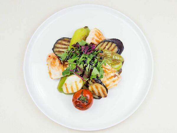 Зимний сад - Куриное филе с овощами и томатным соусом