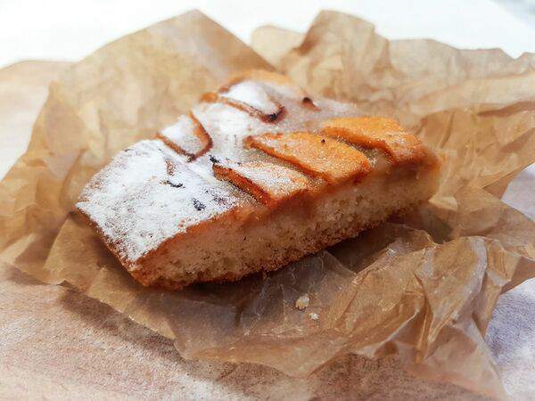 Кафе-халяль Alma - Шарлотка с яблоками