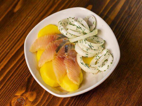 Два рубля - Сельдь с картофелем и луком