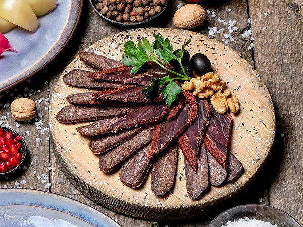 Хачапури тётушки Марико - Тарелка грузинских деликатесов