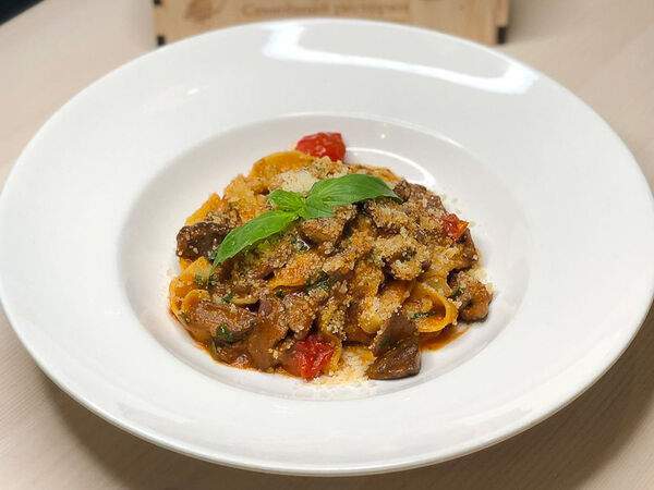 Траттория la casa - Тальятелле с говяжьей вырезкой и грибами