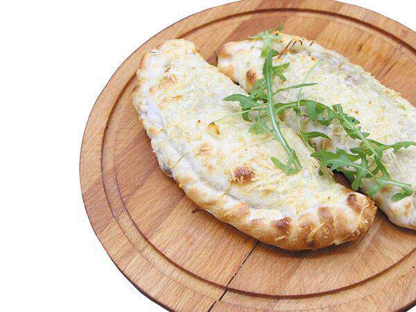 Карлсон - Пицца Кальцоне с курицей и грибами