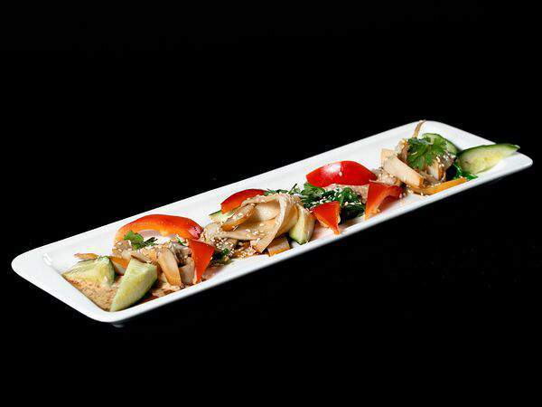 Fabrika - Салат с копченым кальмаром