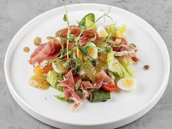 Terra - Салат с пармой и хурмой