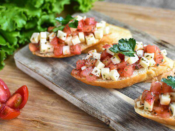Лопатерия - Брускетта с форелью и сливочный сыром