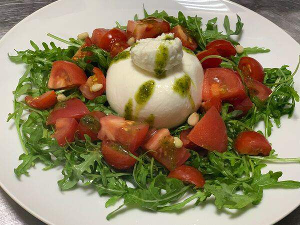 Pulcinella - Буррата с томатами