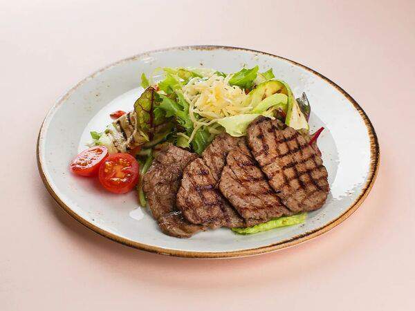 Tulum - Салат с телятиной, цукини и устричным соусом