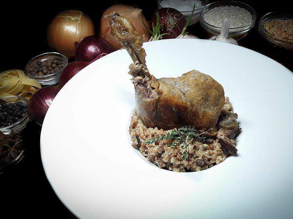 Хата - Утиная ножка с гречотто и грибами