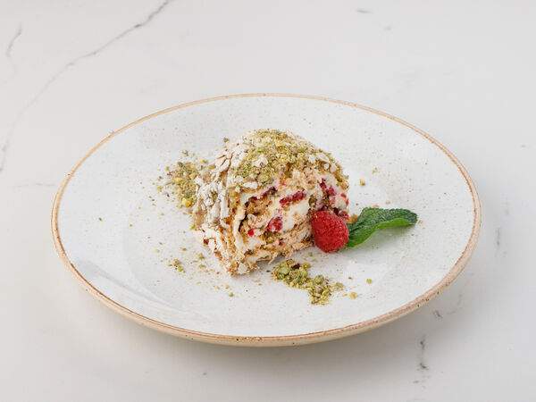 Гаврош - Фисташковый рулет с малиной