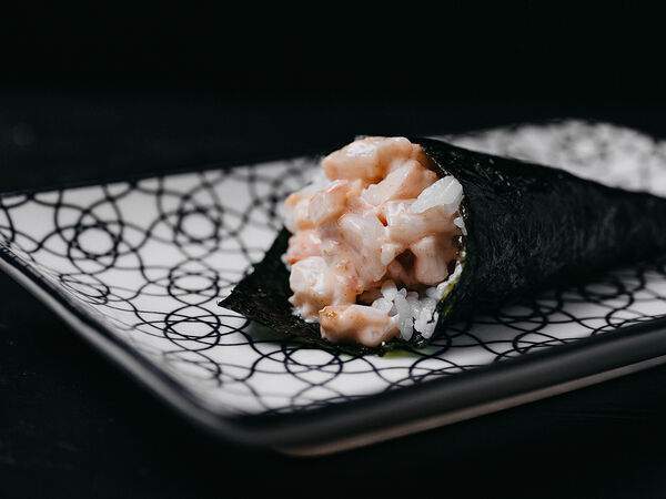 Koi sushi bar - Хенд-ролл Хамачи Спайси