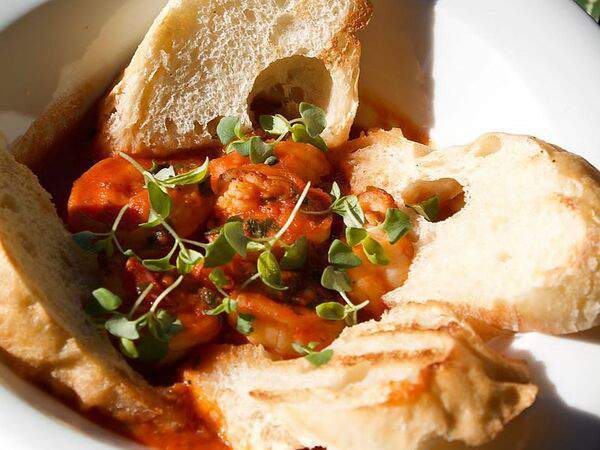 Рыбы бы - Креветки в густом соусе из свежих помидоров с базиликом