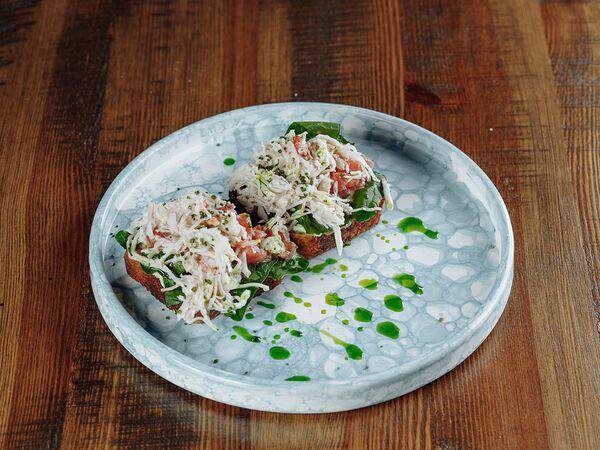 Коптильня - Брускетты с крабом и гуакамоле