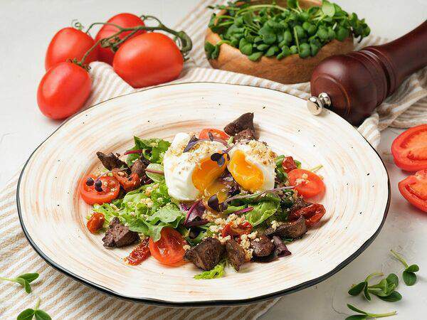 Амуретто - Салат с куриной печенью и яйцом