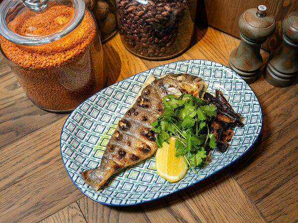 Южанин - Дорадо гриль с салатом из баклажан