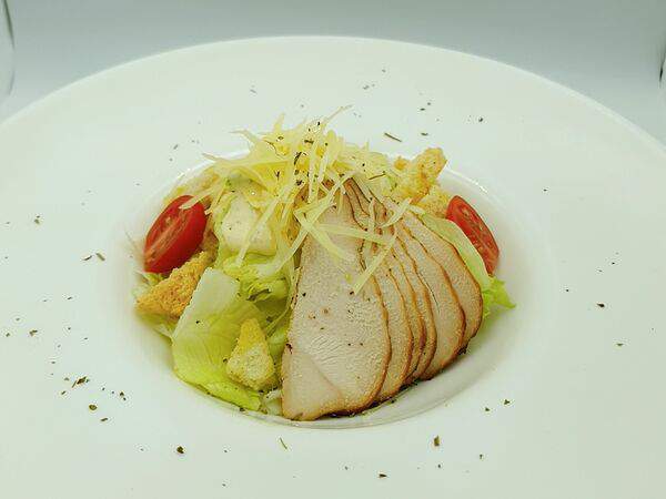 Дали - Салат Цезарь с копченой курицей