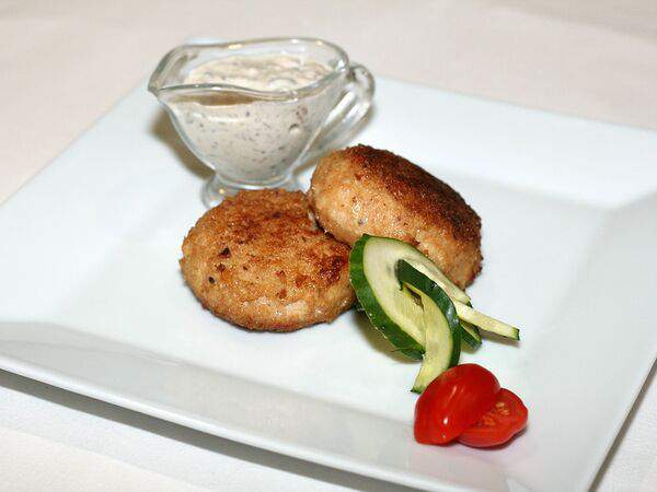Пингвин - Куриные котлеты со сливочным соусом