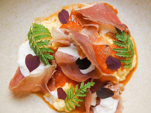 Мука & Вода - Скрэмбл с сыром страчателла