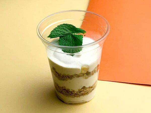 Ирис - Творожный трайфл с гранолой