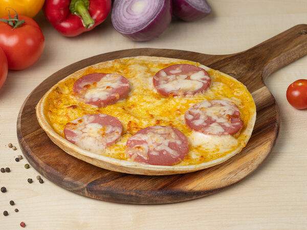 Шаурма на углях - Пицца с колбасой и сыром