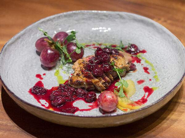 Сулугуни - Утка под вишневым соусом