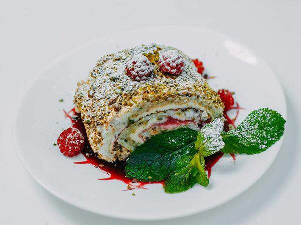 Счастье - Меренговый фисташковый рулет с малиной