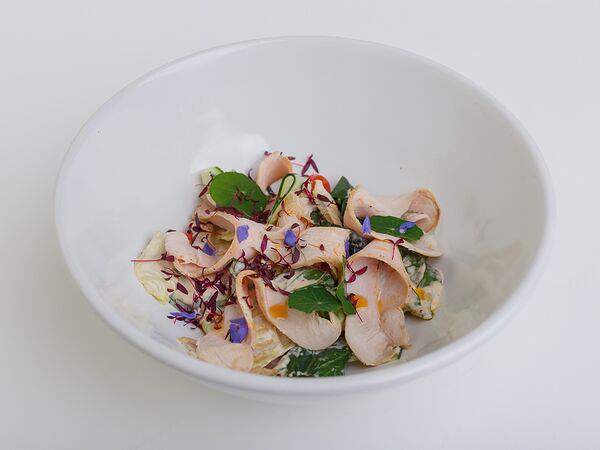 Глупый француз - Индейка со шпинатом, горчичным соусом и томатами черри