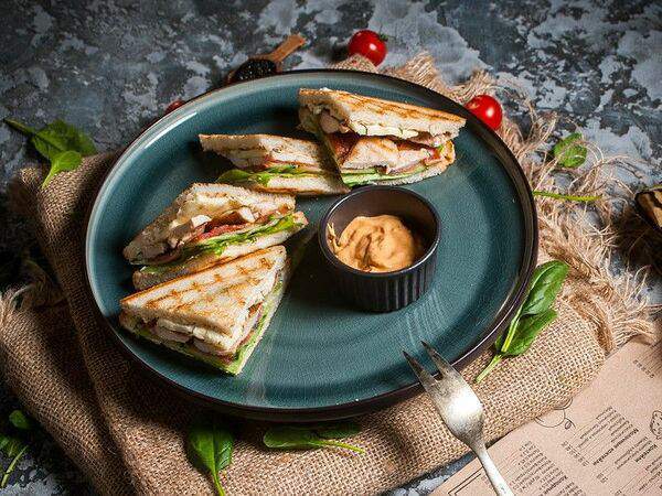 KUNAK HOUSE Халяль - Сэндвич с курицей