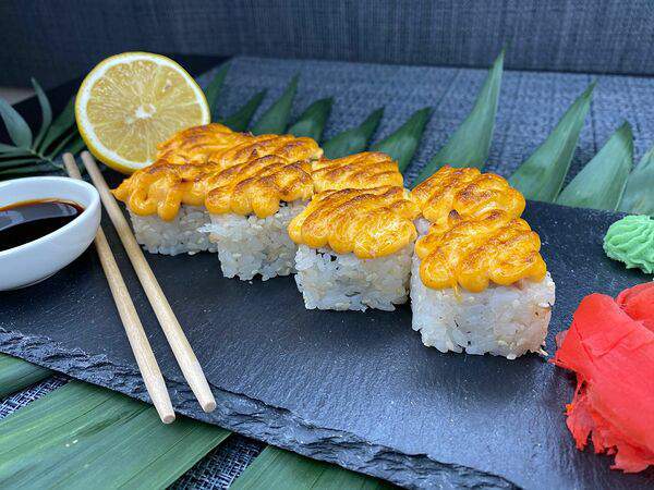 Японосуши - Запеченный с лососем и крабом