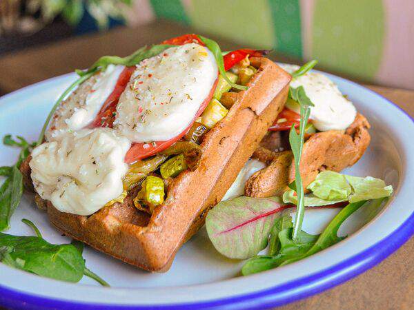 Каеф - Две вафли-пиццы